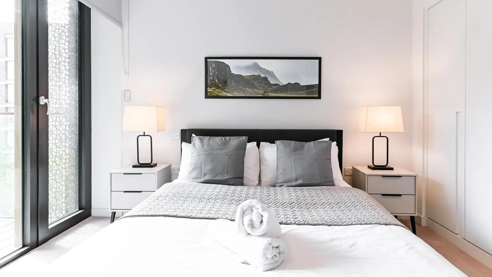 Khayat Homes - The Cosy Cabo - One Bed Apt London